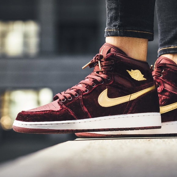 nike air jordan 1 retro heiress velvet maroon gold